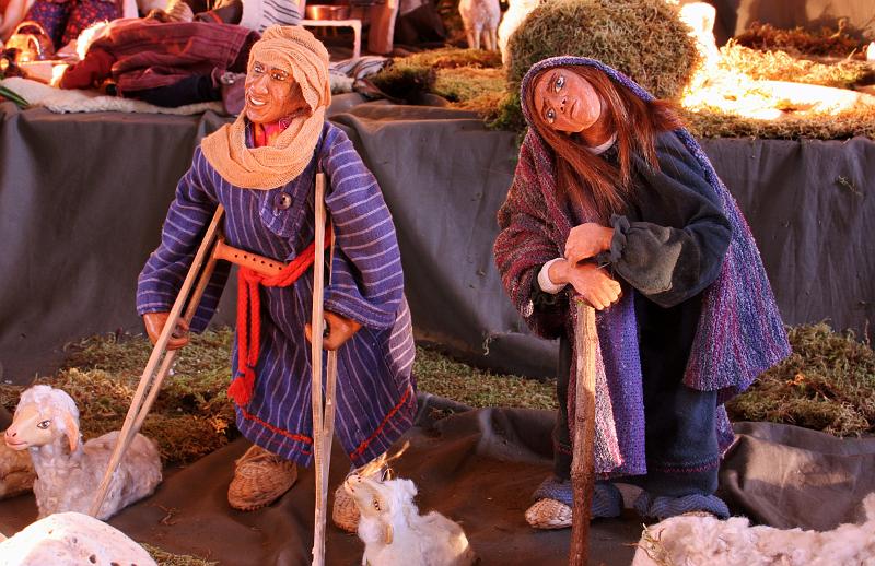 120129krippe_sigdorf022.jpg - ...Blinde sehen wieder, Lahme gehen, und Aussätzige werden rein;Taube hören, Tote stehen auf, und den Armen wird das Evangelium verkündet.(Lk 7,22) 